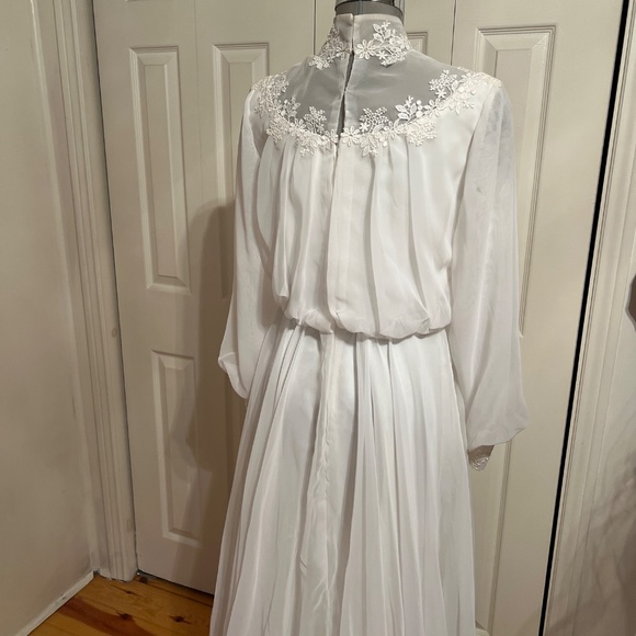 Elegant White Lace Wedding Dress - Picture 8 of 13